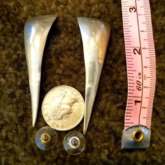 Robin Kahn Vintage Shard Pewter Earrings - Picture 6 of 10